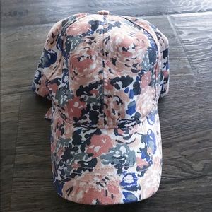 AMERICAN EAGLE floral cap